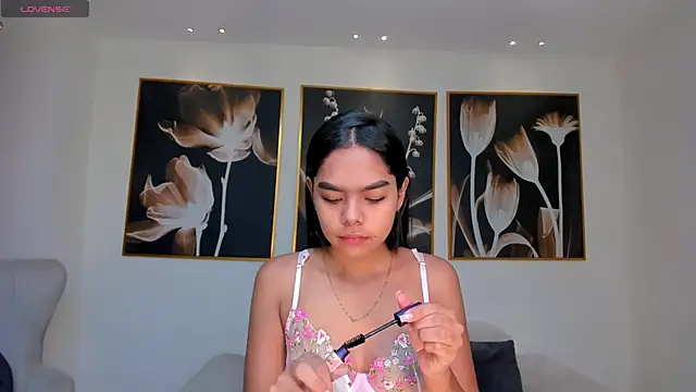SaphiraJames' Live XXX Chat
