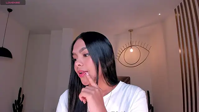 SaphiraJames' Live XXX Chat