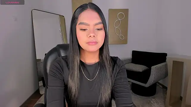 SaphiraJames' Live XXX Chat