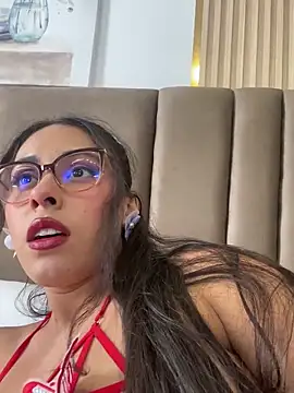 VictoriaDivine Adlı Modelin Canlı XXX Sohbeti