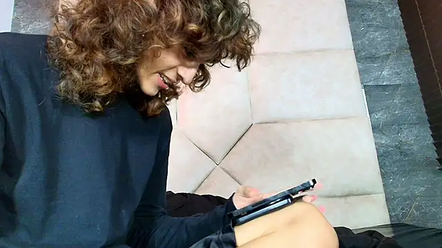 הופעת וובקאם של Divine_____
