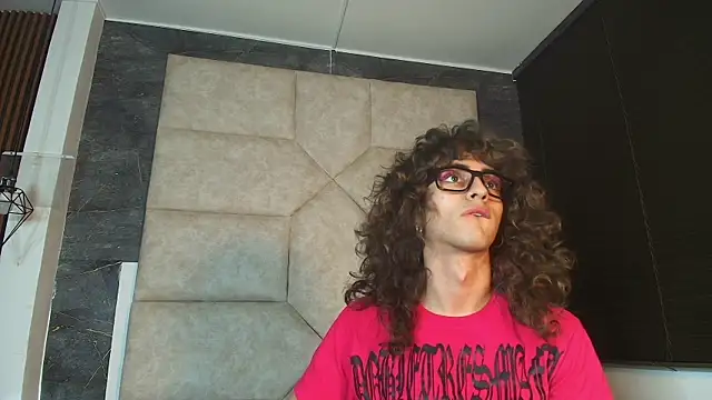 Divine_____ Show in webcam