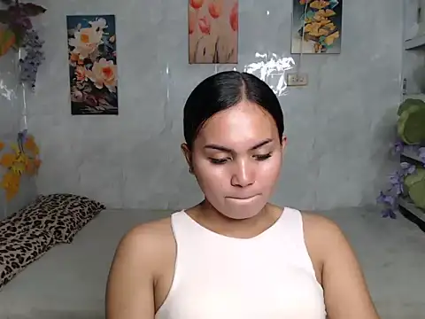 Show modela ur_asiankat na web-kameri