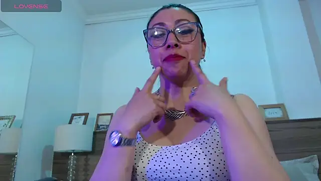 FranciscaVera লাইভ XXX চ্যাট