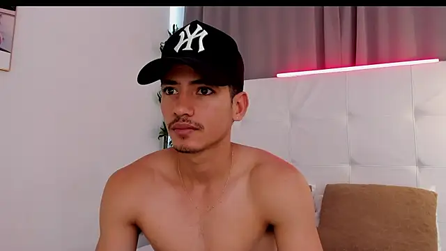 Alejo-and-Thiago webcam show