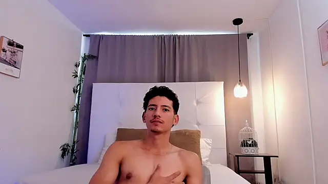 Alejo-and-Thiago's Live XXX Chat