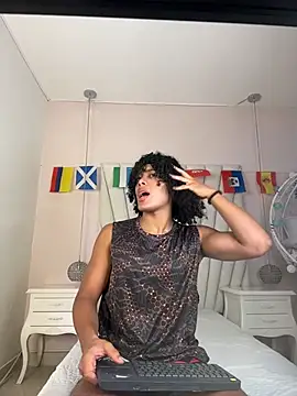 عرض كام Taylor_gray7