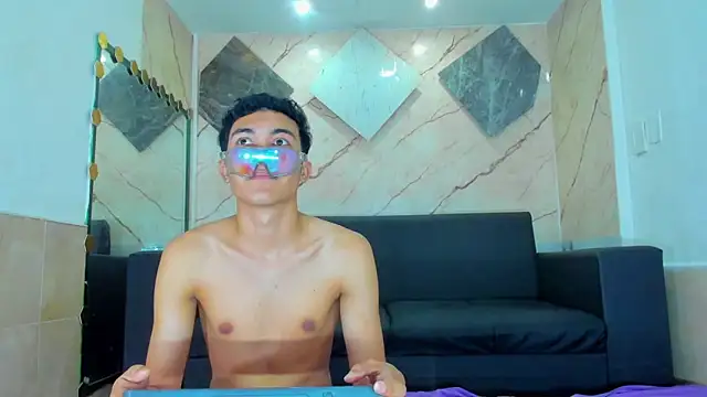 Yeff_26 Show in webcam