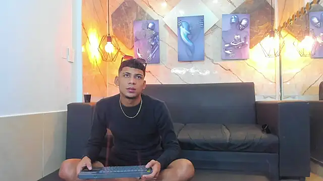 Yeff_26 Show in webcam