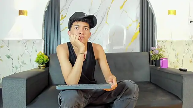 Yeff_26 Show in webcam