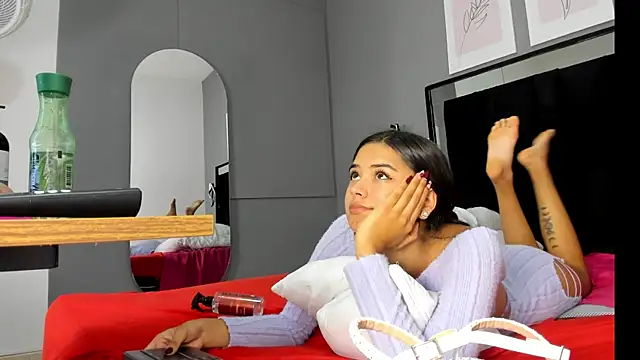 Chat +18 de jade_lov ao vivo