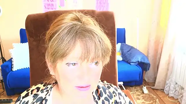 Chat +18 de Melania_Cook ao vivo
