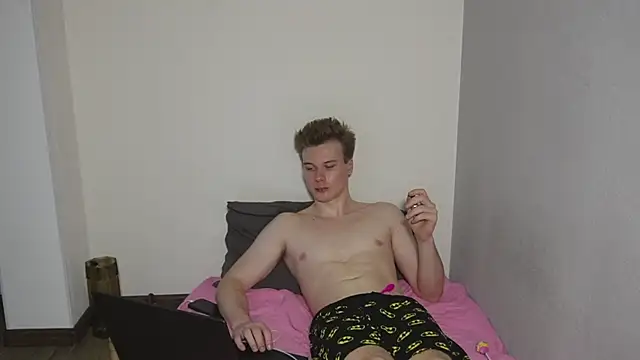 JohnDou2144 Show in webcam