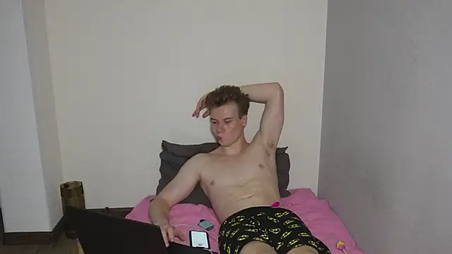 Show modela JohnDou2144 na web-kameri