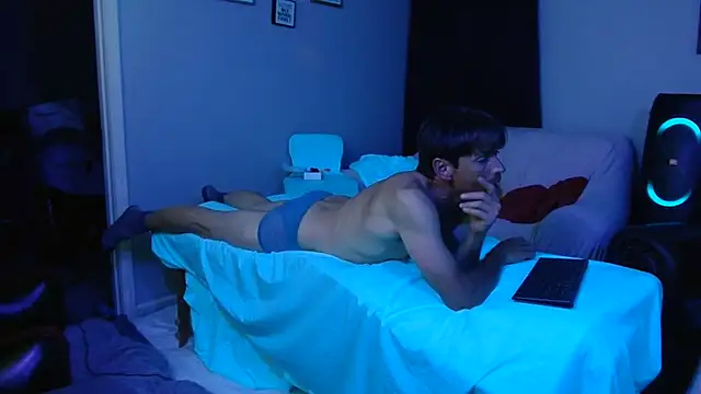 Show modela luv2cum2gether25 na web-kameri