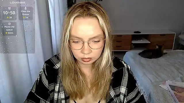 צ'אט XXX בשידור חי של PolinaXXXXXJones