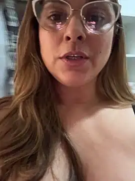 Show de Mariiii_morena na webcam