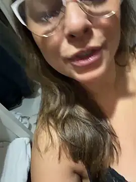 Show de Mariiii_morena na webcam