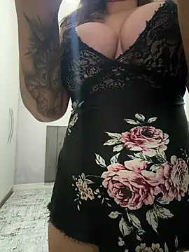 Show de Mariiii_morena na webcam