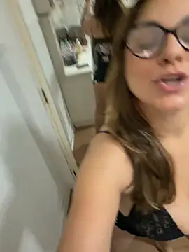 Show de Mariiii_morena na webcam