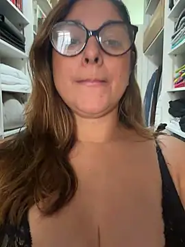 Show de Mariiii_morena na webcam