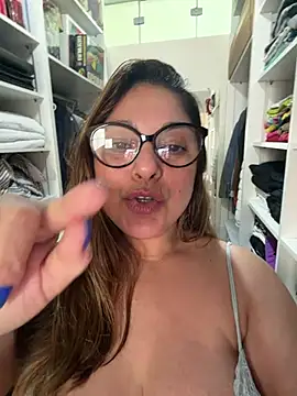Show de Mariiii_morena na webcam