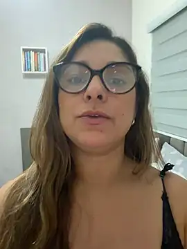 Show de Mariiii_morena na webcam