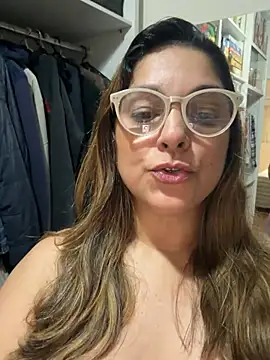 Show de Mariiii_morena na webcam