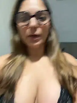 Show de Mariiii_morena na webcam