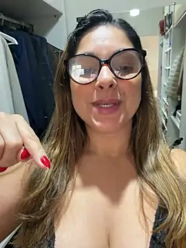 Show de Mariiii_morena na webcam