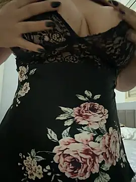 Show de Mariiii_morena na webcam
