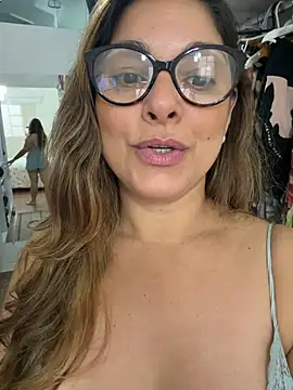 Show de Mariiii_morena na webcam