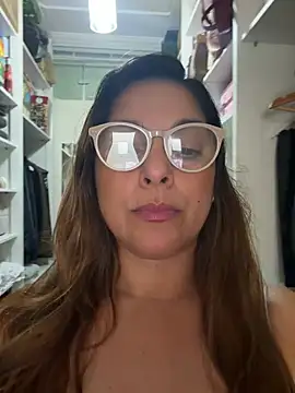 Show de Mariiii_morena na webcam
