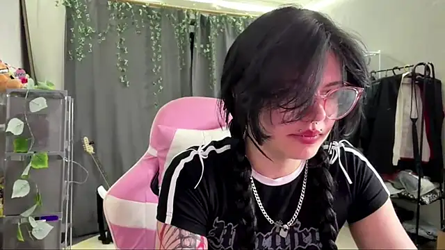 VeIvetLure Show in webcam
