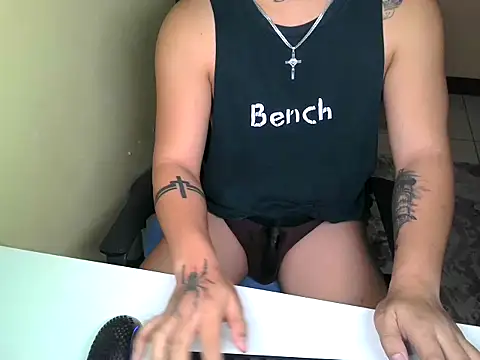 urhardfuckerAsiandaddy 在線直播表 演