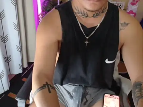 urhardfuckerAsiandaddy Pertunjukan Webcam