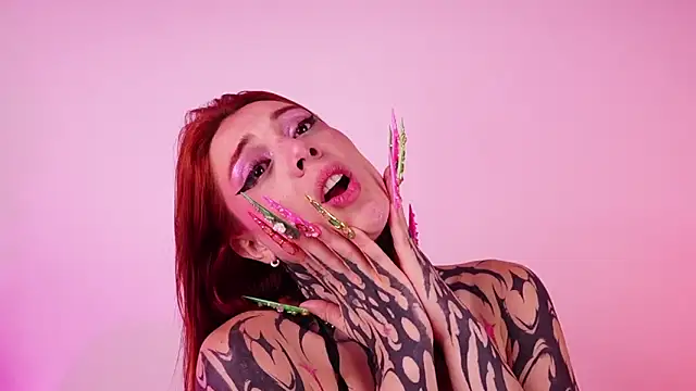 mystikdollx Show in webcam