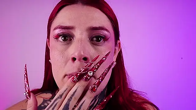 mystikdollx's Webcam Show