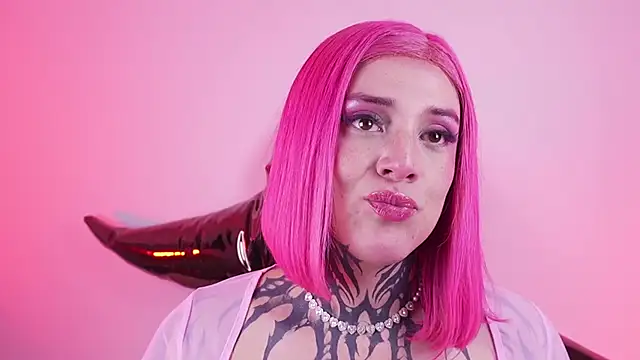 הופעת וובקאם של mystikdollx
