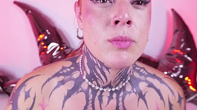 Pokazy przed kamerką – mystikdollx