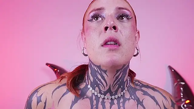 Show de mystikdollx na webcam
