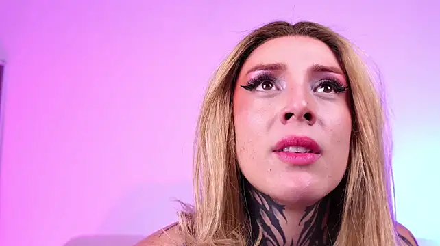 הופעת וובקאם של mystikdollx