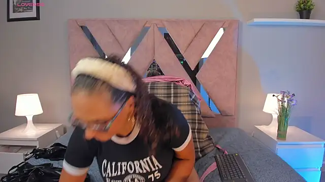 Eva-Millss Webcam show