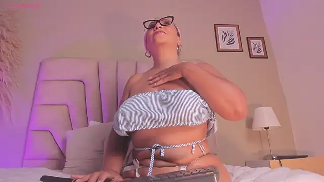 Eva-Millss' Webcam Show