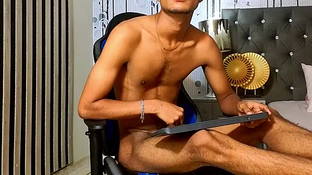 Alex_Bloom Pertunjukan Webcam