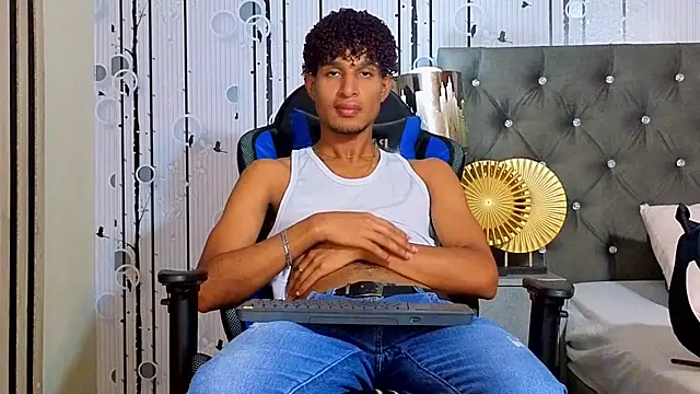 Alex_Bloom Show in webcam