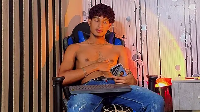 Show modela Alex_Bloom na web-kameri