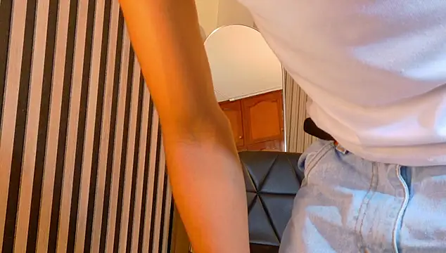 Alex_Bloom Show in webcam