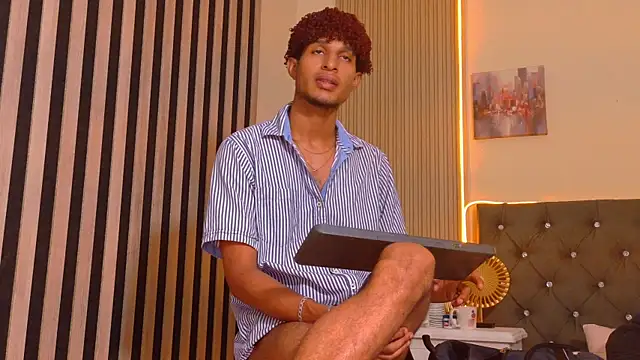 Alex_Bloom Show in webcam