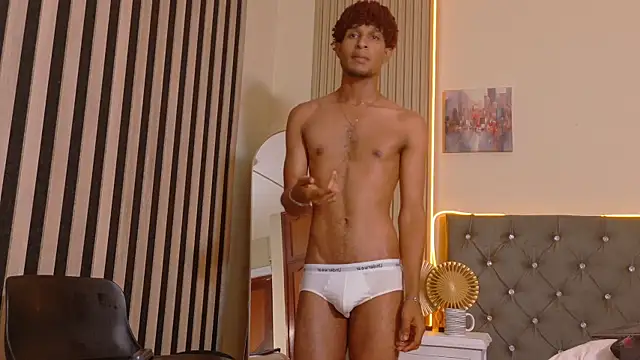 Alex_Bloom Show in webcam